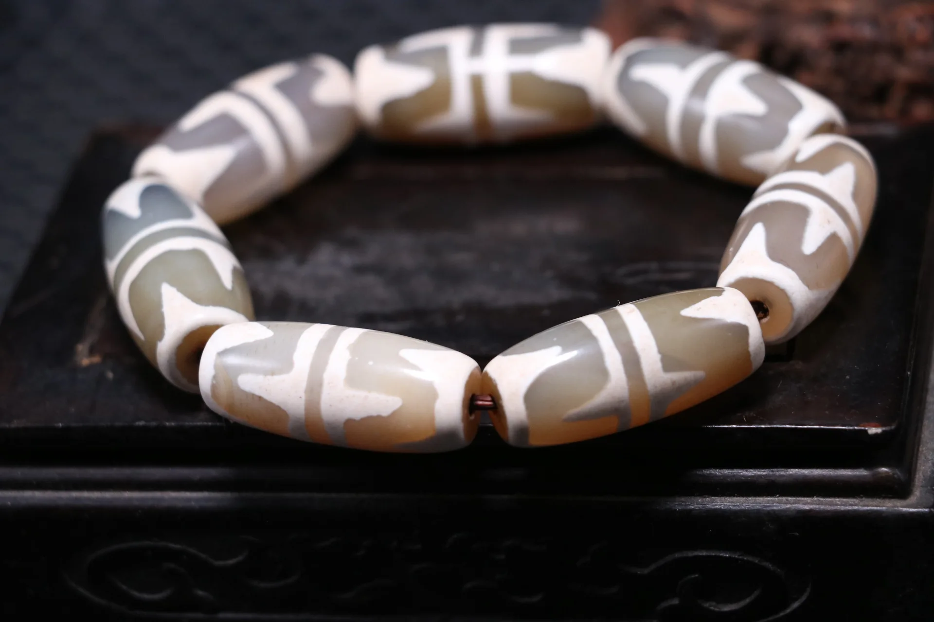 

Magic Power Tibetan Old Agate Tiger Tooth Tube Shape dZi Bead Bracelet Amulet 2A UPD2117A01