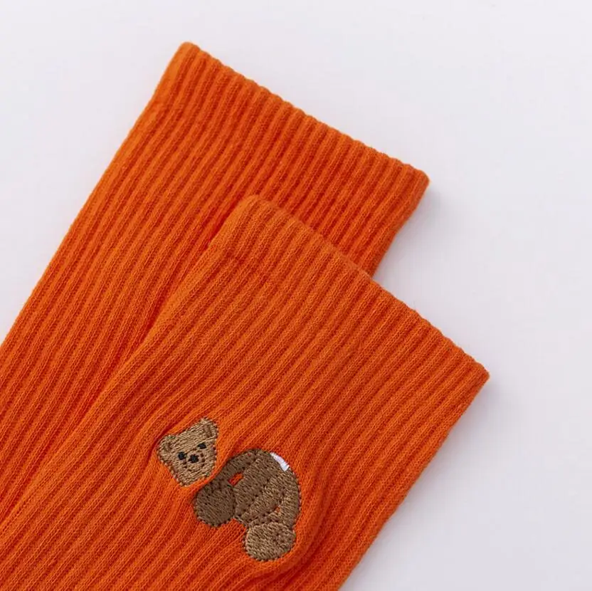 Nuovi calzini da uomo donna personalità della moda vendita calda tinta unita orsetto Hip Hop Match calzini giovanili di marea 3 paia/scatola calzini