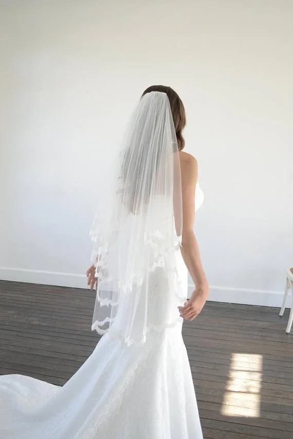 Two Layers Fingertip Length Wedding Bridal Veil White Ivory Lace Edge Veils+Comb