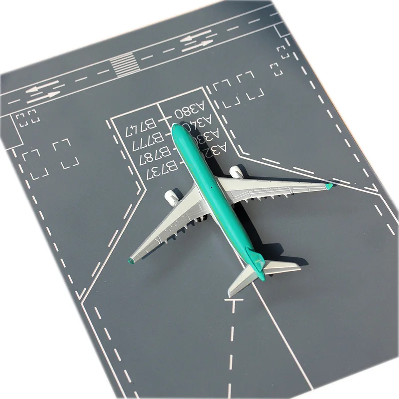 miniature  1:400/500  Airport  Aircraft apron  Platform orms  Seat  Plastic 20*30cm