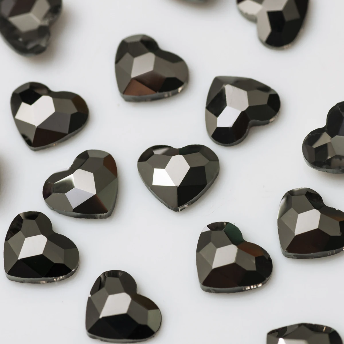 100 Stück Herzförmige Strass-Kristalle mit Flacher Rückseite für Nagelkunst 3D Luxus-Dekorationen Glitzer Maniküre DIY Nagelcharms Schmuck – Detail 3