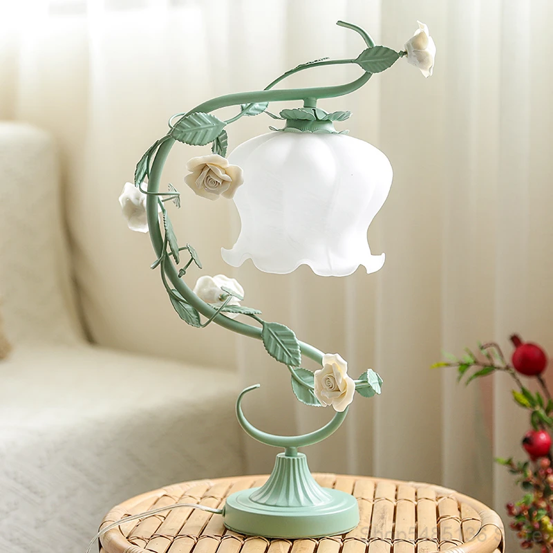 European Green Vintage Rose Table Lamp for Bedroom Metal Flower Lamp Living Room Table Light Art Deco Girl Bedside Light Fixture