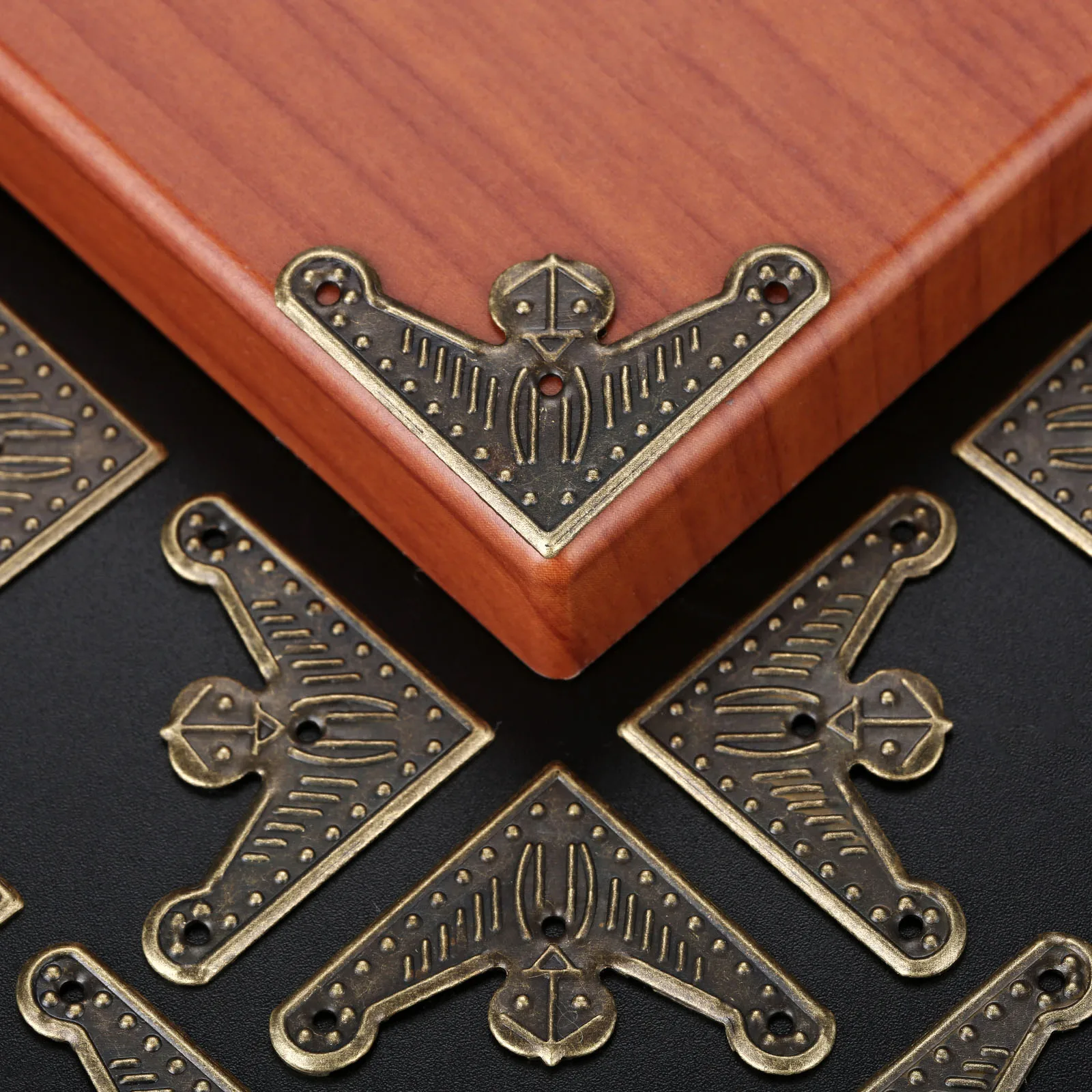 

20pcs Antique Bronze Wooden Box Protector Book Album Menu Folder Corner Protectors Ancient Vintage Flower Pattern Coners 32*32mm