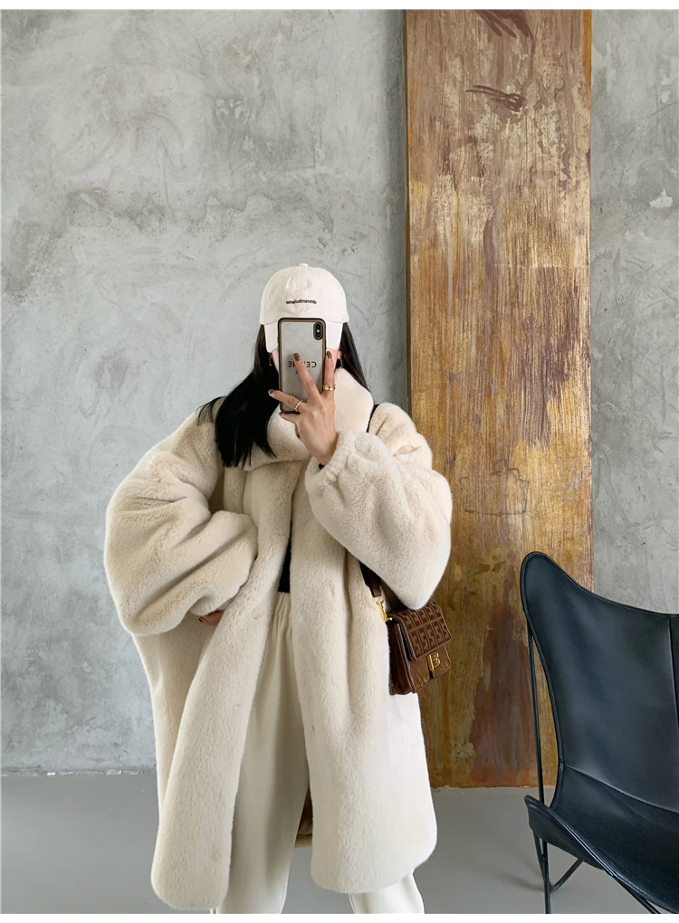 Lautaro Winter Long Oversized Warm Soft Fluffy Faux Fur Coat Women Drop Shoulder Long Sleeve Casual Loose Korean Fashion 2021
