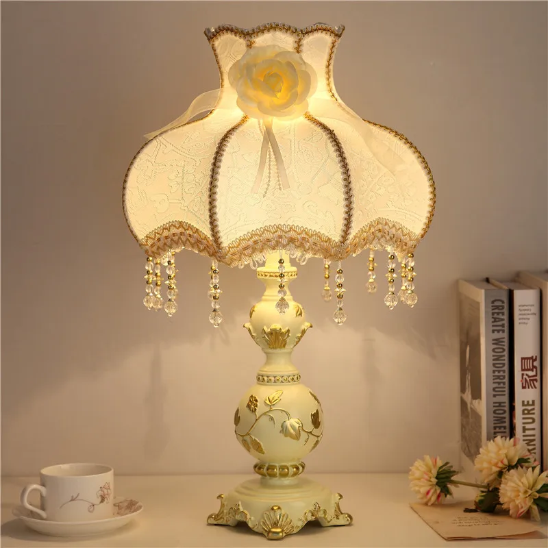 Lampu Meja Resin Renda Istana Klasik Vintage Eropa Lampu E27 LED Hangat Romantis untuk Samping Tempat Tidur & Serambi & Studio & Ruang Pernikahan AS021