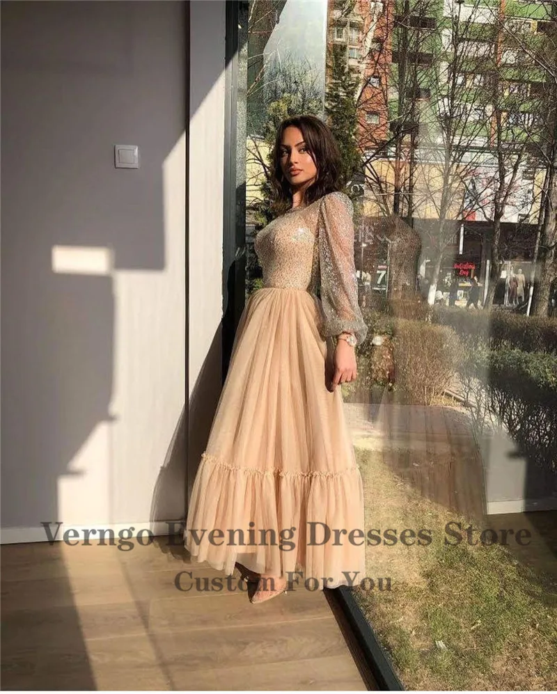 Verngo 2021 Modest Champagne A Line Tulle Prom Dresses Sparkly maniche lunghe Sheer Scoop Neck abiti da sera formali alla caviglia