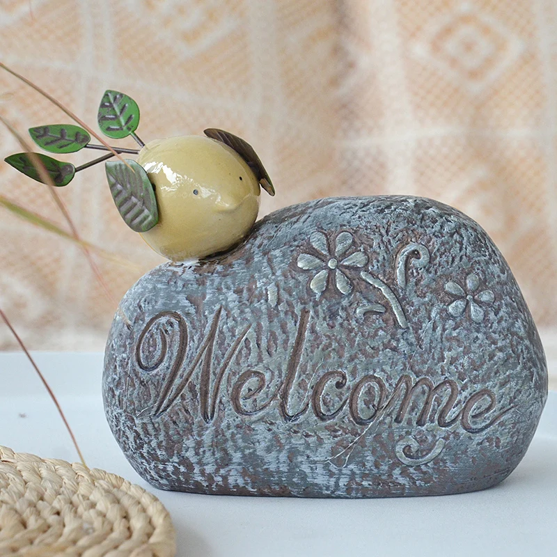 American Style Ceramic Stone Shape Welcome Love Sign Plaques With Lovely Green Yellow Iron Bird Decor On Home Garden Table Piece