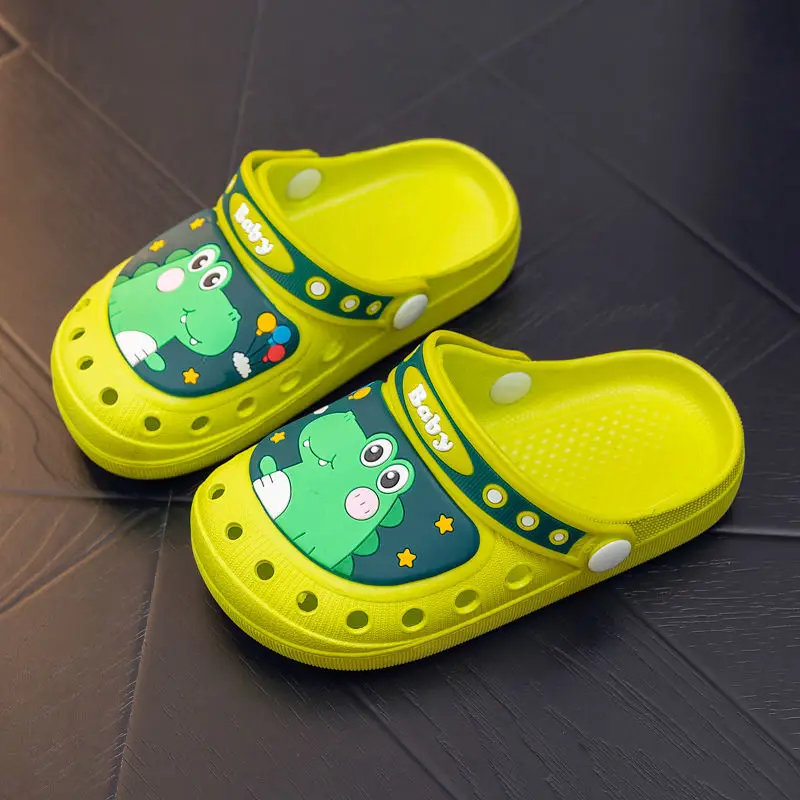 Zoccoli per bambini estivi Cartoon PVC antiscivolo suola morbida sandali da spiaggia all'aperto pantofole per bambini impermeabili Super leggere scarpe per bambini