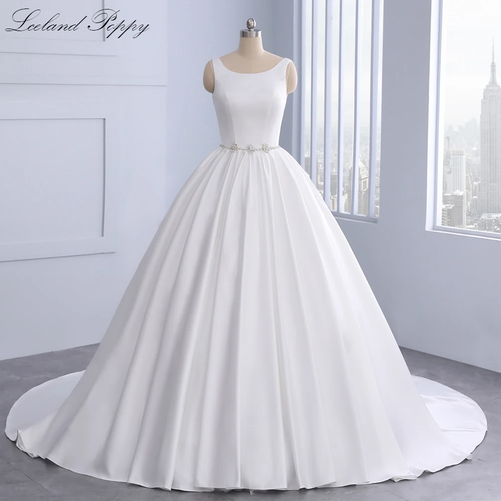

Lceland Poppy Customized Scoop Neck Ball Gown Satin Wedding Dress Sleeveless Crystal Beaded Floor Length Bridal Gowns with Belt