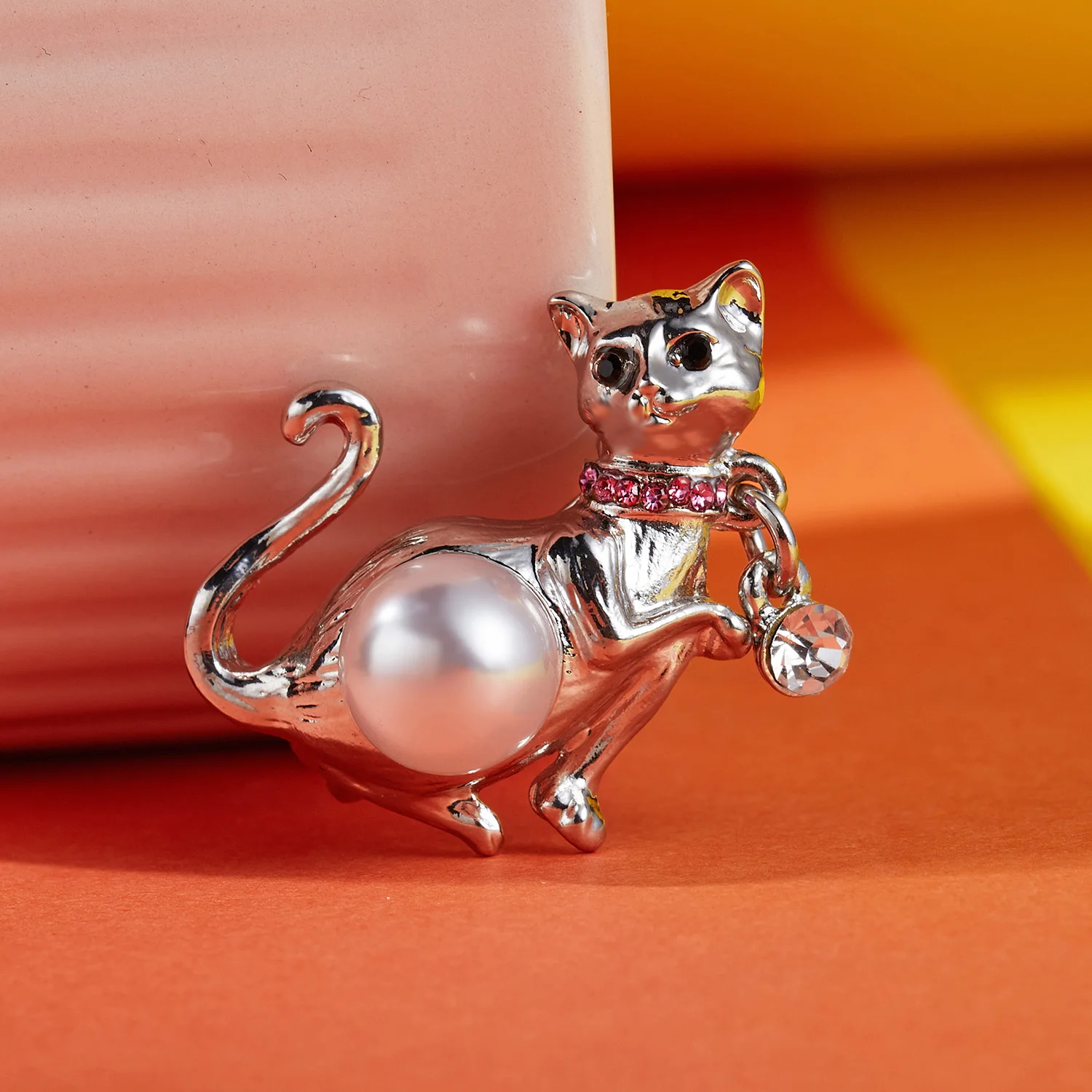 Rinhoo Rainbow Color Rhinestone Horse Brooches For Women Animal Cute Cat Koala Lovely Hedgehog Pet Party Jewelry Gift Lapel Pins