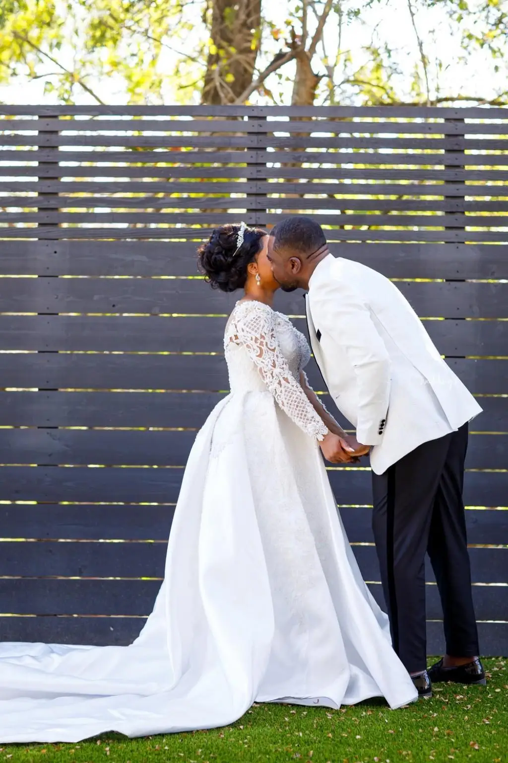 Vestido de baile personalizado vestidos de casamento 2023 o pescoço manga longa ilusão corpete capela trem apliques contas jardim país nupcial