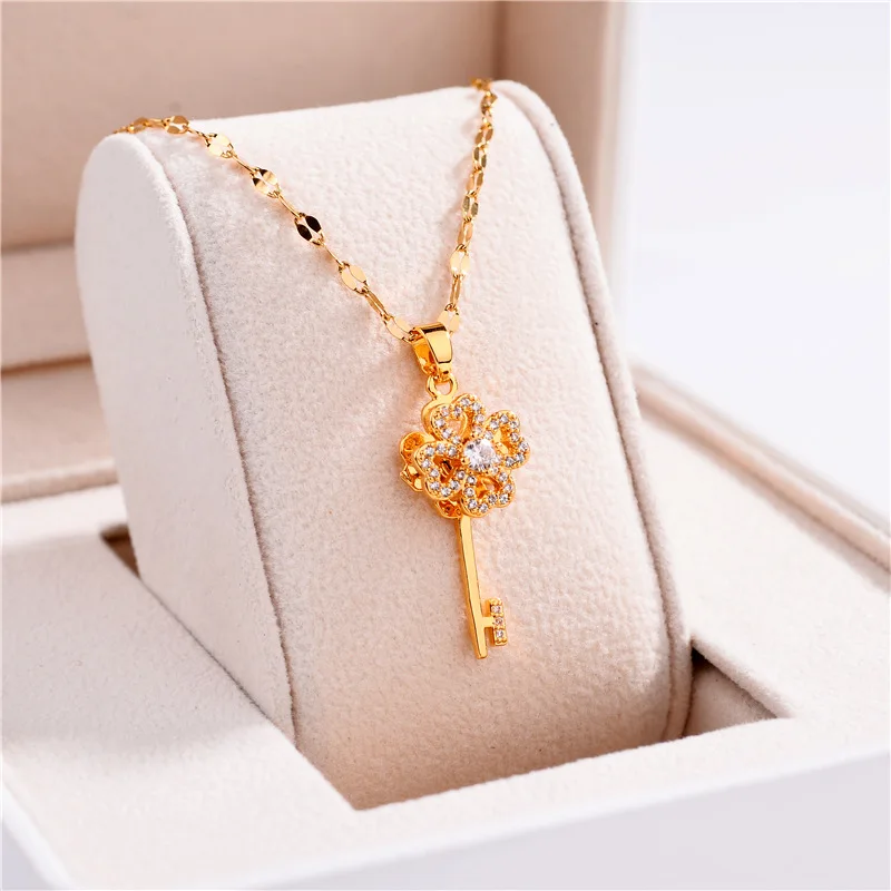 Neu im Angebot: Luxuriöser Drehbarer Zirkon-Kristall-Schlüsselanhänger, Damen-Halskette in Goldfarbe, Hochzeitsschmuck, Weibliche Schlüsselbeinkette