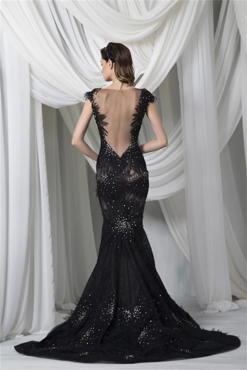 New Arrival Black Evening Dresses V Neck Lace Applique Prom Gowns Custom Made Backless Sweep Train Special Occasion Dress