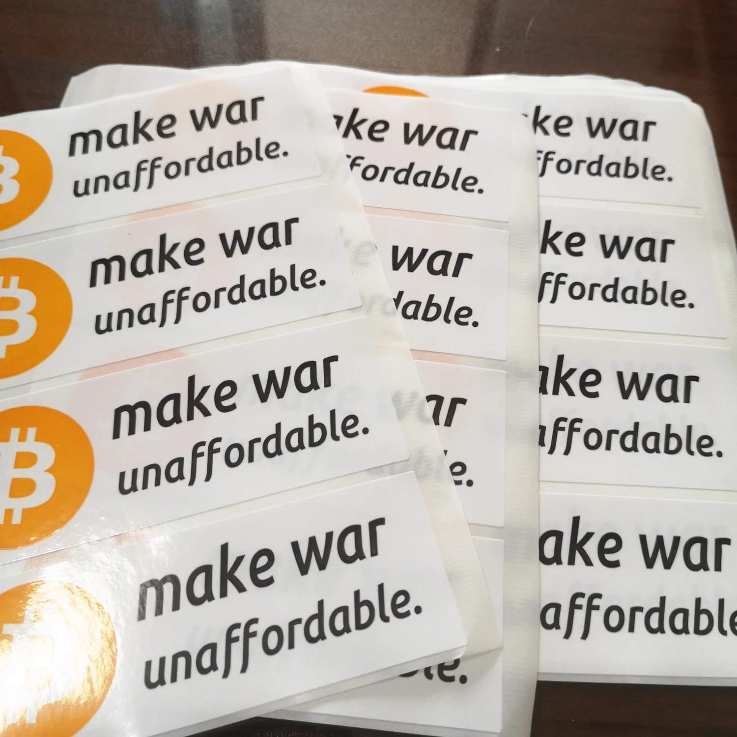 Imagem -02 - Papel Autocolante de Bitcoin Parade Criptomoeda Etiqueta Inacessível Faça Guerra Futura Moeda da Paz Mundial Faça Moeda 105x35 cm 20 Pcs Fãs