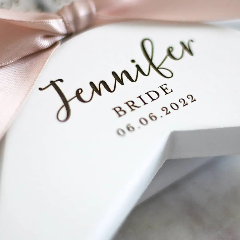 White Solid Wood Hanger Custom Bridesmaid Wooden Hanger Non-slip Engraved Bridal Wedding Dress Hangers with Bow Modern Simple