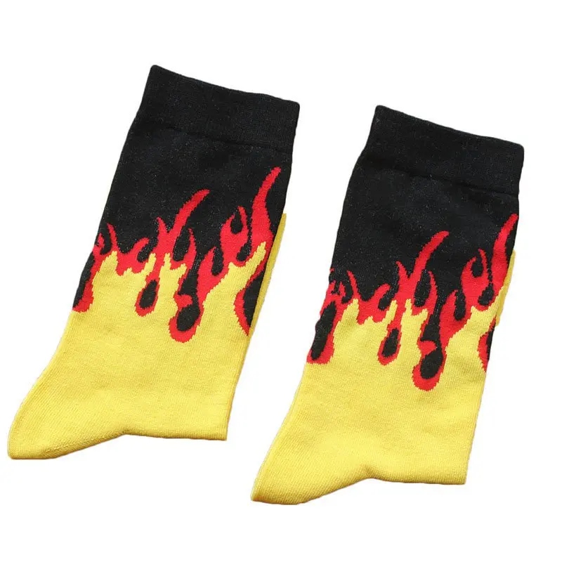 Calcetines con diseño de llamas para hombre y mujer, medias deportivas de Hip Hop, dibujos animados, fuego, amarillo, negro, monopatín, regalo,