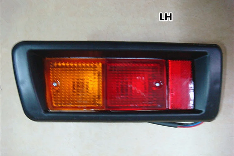 Rear Bumper Light Fog Lamp Reflector Waring Light for Toyota Land Cruiser Lc90 2700 3400, 2pcs