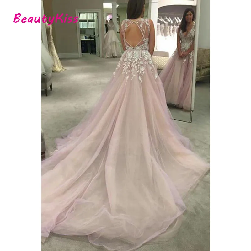 V-hals Tulle Wedding Dresses Applique Open Back Mouwloos A-lijn Floor Lengte Kathedraal Trein Bridal Dress Vestido De Noiva