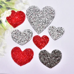 10 pz resina rosso argento cuore Hot Fix Strass motivi ferro su toppe trasferimento di calore Design cristallo Strass Applique per i vestiti