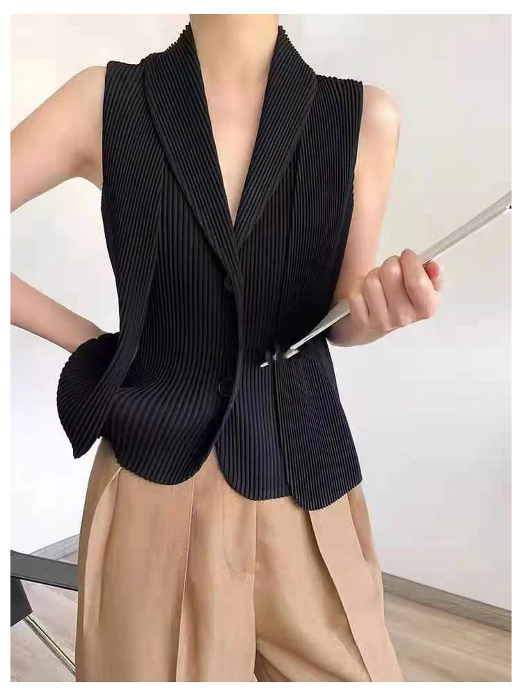 Miyake Pleated Suit Vest Female Spring Temperament 2024 New Design Sense Sleeveless Top Female INS Tide Outside Take