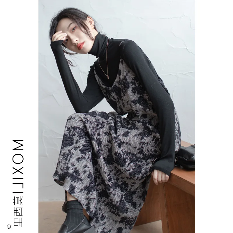 

Retro-style Oil Painting Printed Velvet Sling Dress Women's Autumn Winter Design Sense Inside The Bottoming -len gth Dress