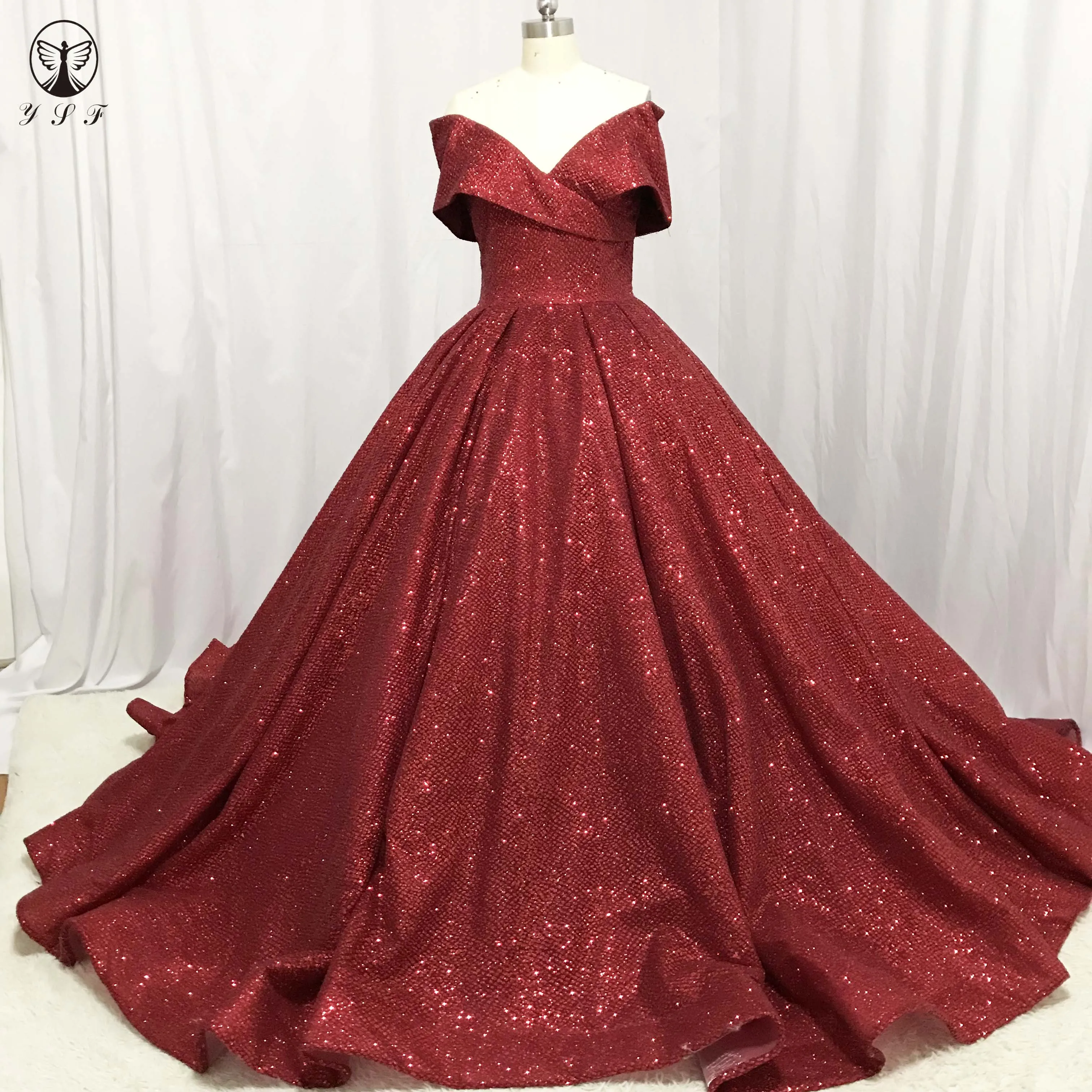 Vintage Vestidos De Fiesta Off the Shoulder Sweetheart Bling Bling Glitter Fabric Pleated Ball Gown Burgundy Evening Dresses