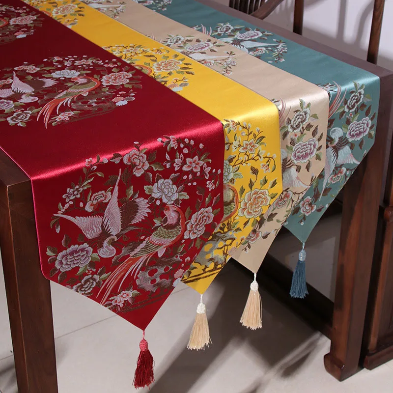 

Classical New Chinese Style Birds and Flowers Table Runner Red Embroidery Table Flag Decoration for Wedding Party with Tassels