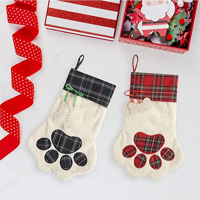 

Wholesale Plush Christmas Stocking Pet Dog Paw Gift Bag Plaid Xmas Socks Xmas Tree Ornaments Decorations Party Decor 4 Styles