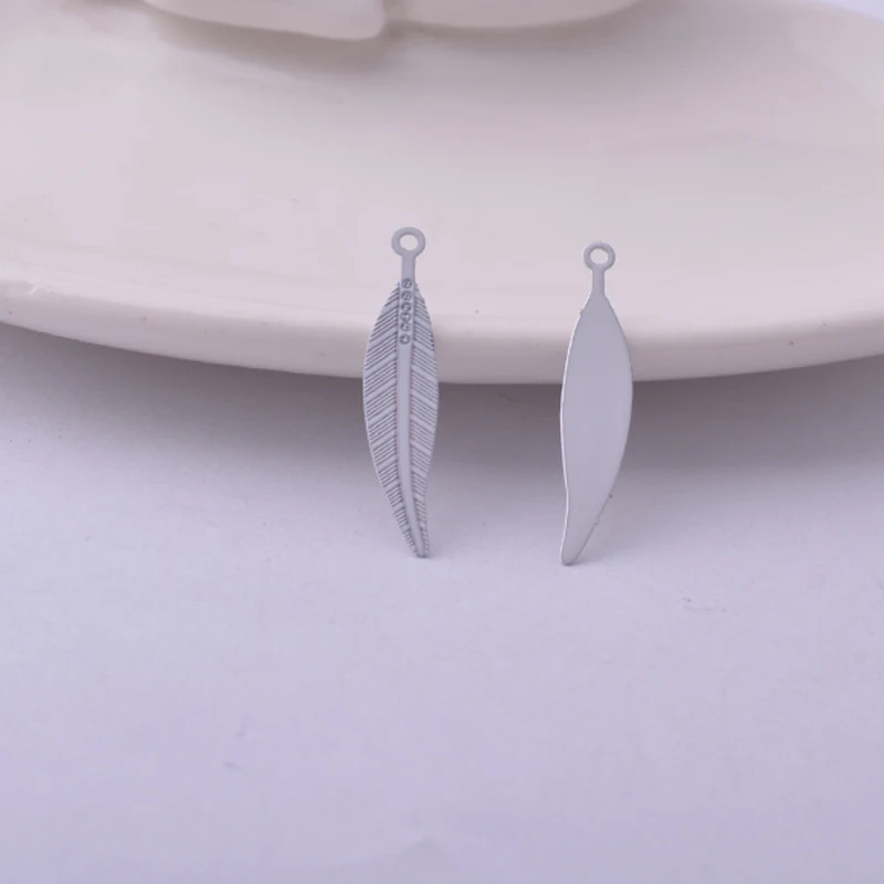 100 Stück AC8871 6*25mm Kleine Federanhänger aus Messing, bemalte Federn, Anhänger, DIY-Materialien Lieferant – Detail 9