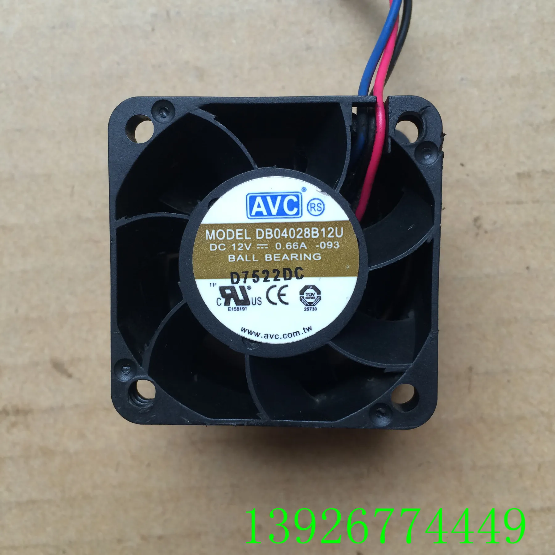 

AVC DB04028B12U 093 DC 12V 0.66A 40x40x28mm 3-Wire Server Cooling Fan