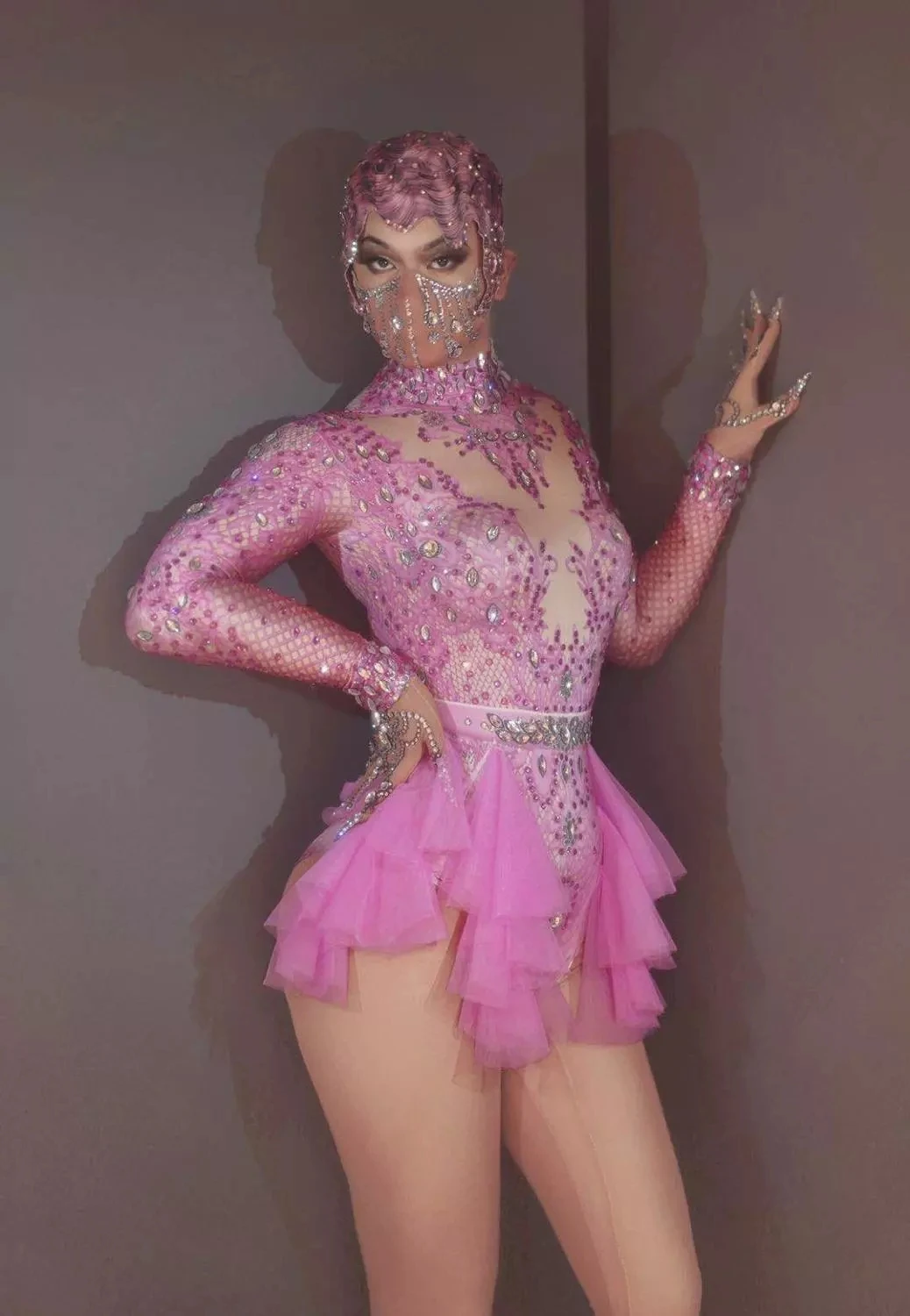 Body de fiesta con diamantes de imitación rosa para mujer, mallas elásticas con volantes de malla, Body de cristal, leotardo de bailarina para club nocturno, trajes de escenario