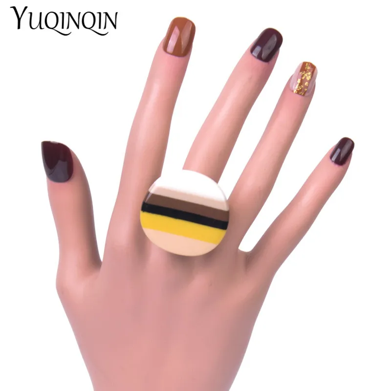 Fashion Colorful Resin Acrylic Rings Women\'s Round Big Finger Ring for Girls Simple Geometric Vintage Ring for Female Jewelry