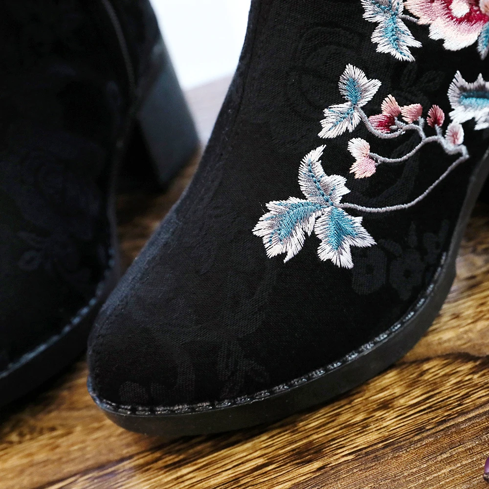 Veowalk Winter Women Warm Fleece Lined Cotton Fabric 4cm Chunky Heel Booties Ankle Boots Chinese Embroidered Shoes Black