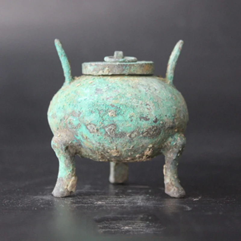 Collection of old Chinese bronze pots, pots with beams, three-legged aromatherapy burners