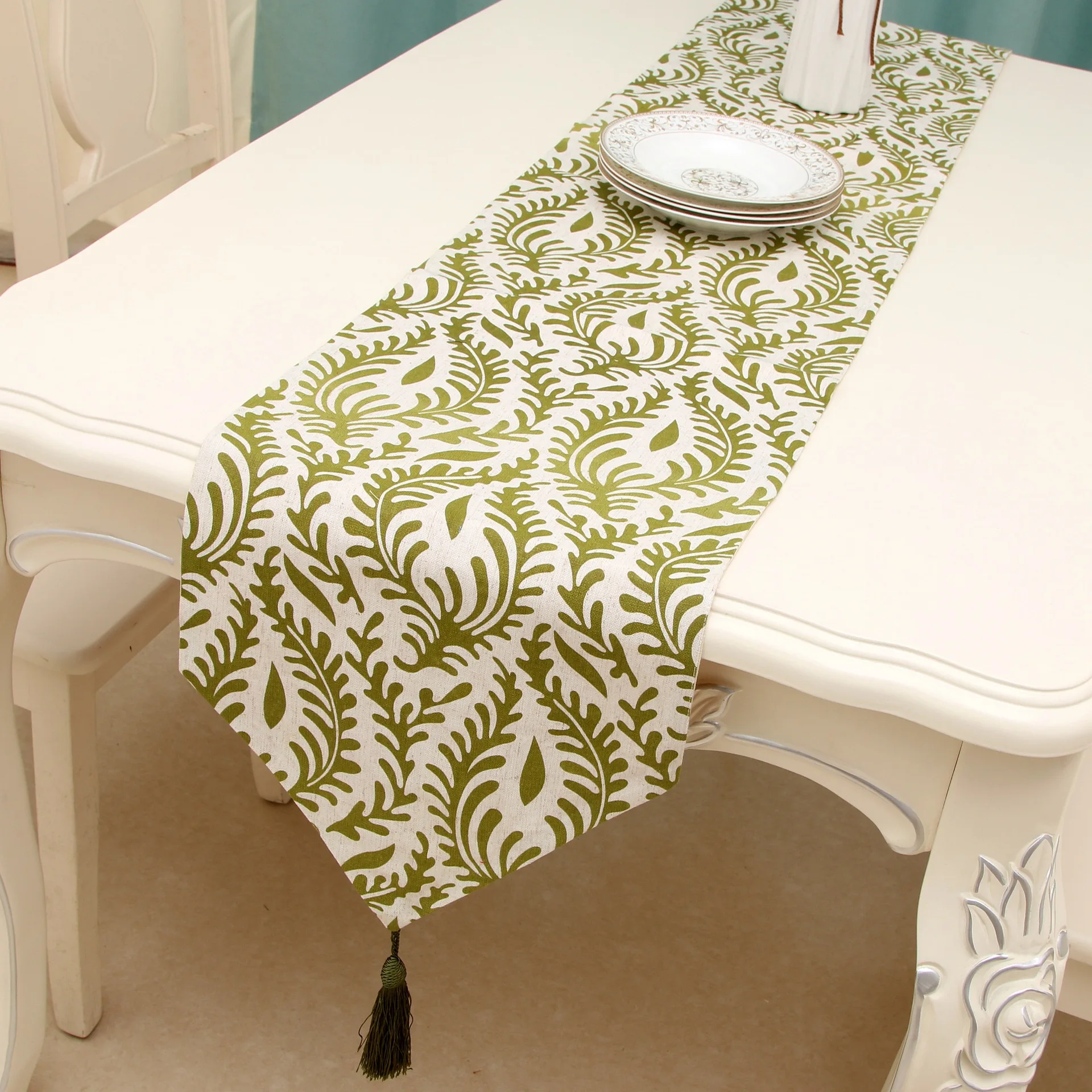 

Inyahome Saga Green Leaf Table Runner Holiday Party Supplies Long Table Cloth Used for Dining Decoration Party Dresser Chrismas