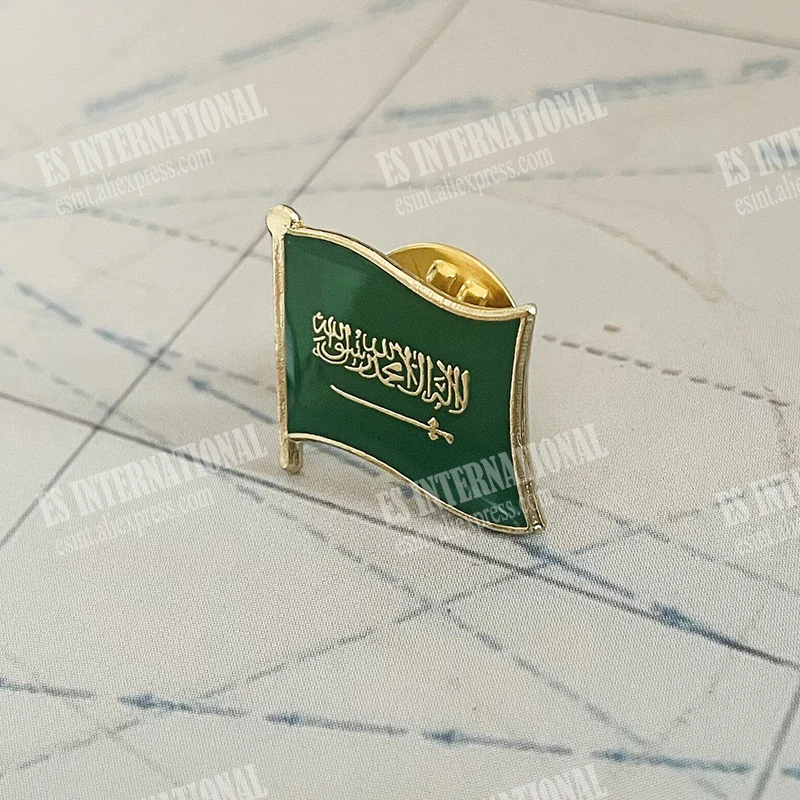 Saudi Arabia National Flag Lapel Pins Crystal Epoxy Metal Enamel Badge Paint Brooch Souvenir   Personality Commemorative Gifts