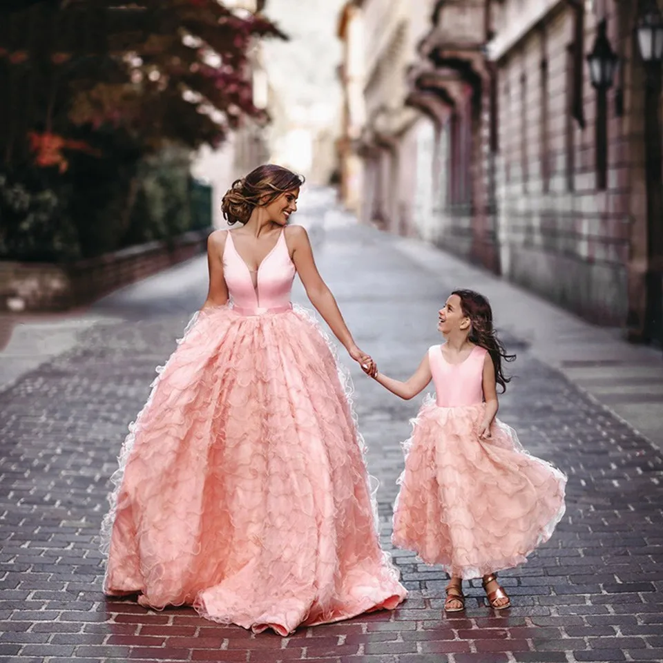 Gaun Pesta Merah Muda Gaun Prom 2021 Gaun Malam Ibu dan Anak Perempuan Pesta Formal Tulle Tanpa Lengan Ruffle Elegan Vestido Fiesta