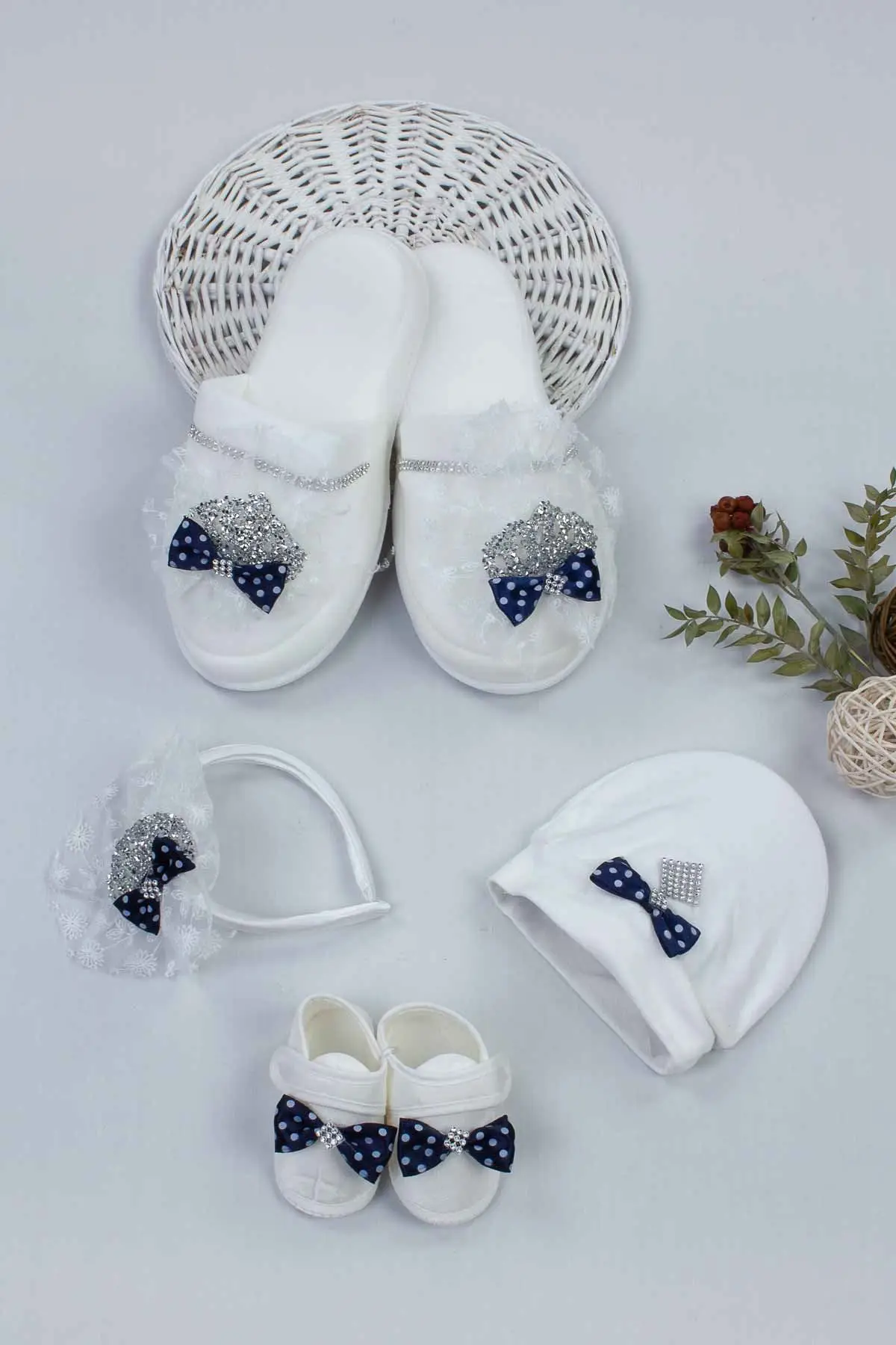 

Navy Blue Mom Boy Baby Pregnant Gift Suits Mom 36-40 size slippers crown Boys Infants Bandana Hat Booties Shoes Fashion clothing