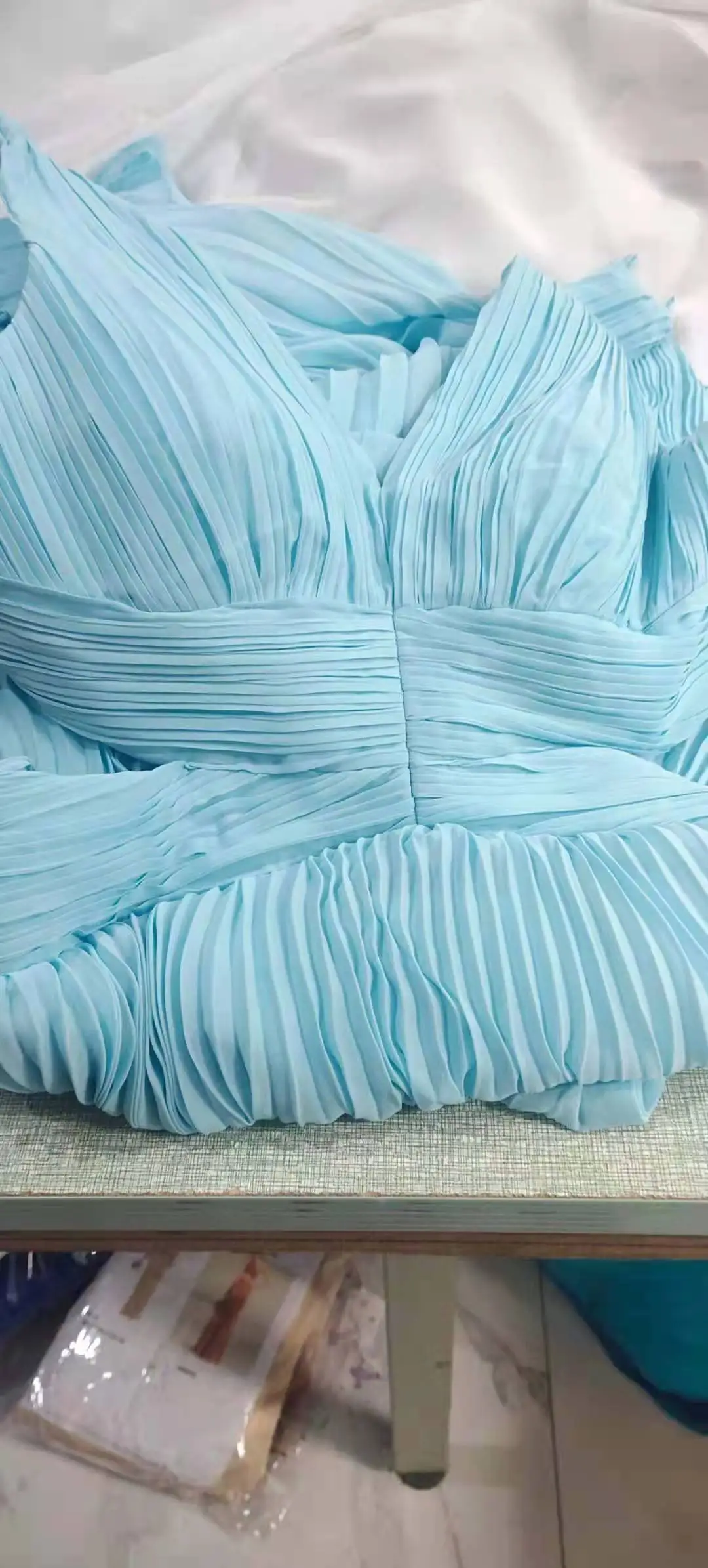 Personalizado sexy longo chiffon azul com decote em v vestidos de noite plissado até o chão criss cross back formal vestidos de festa para mulher