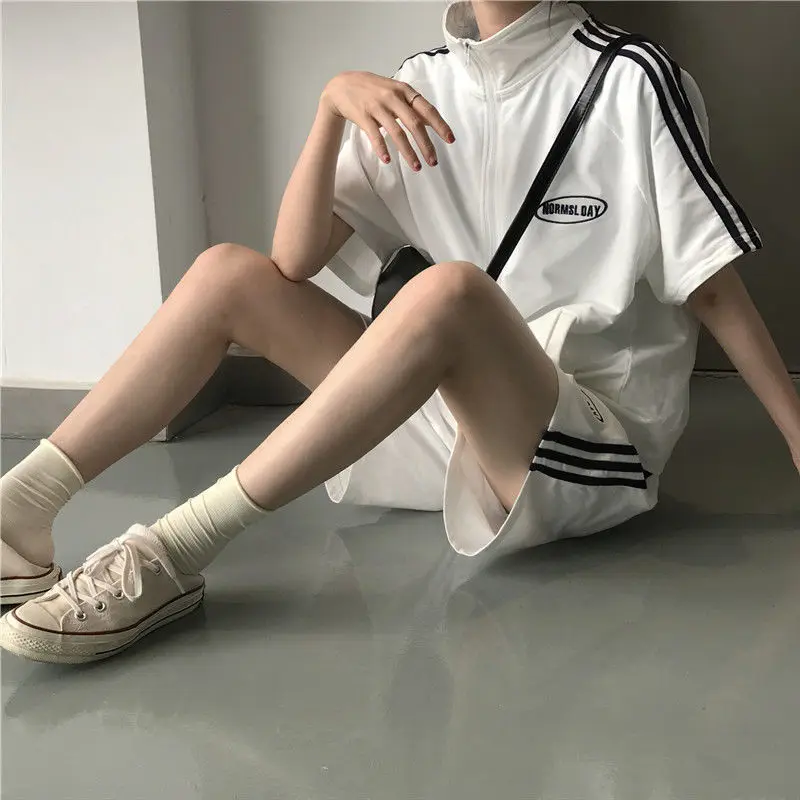 스포츠 tracksuit 남자 2 2 조각 세트 짧은 소매 t-셔츠 + 반바지 패션 캐주얼 스포츠 조깅 복 남성 여름 복장 세트