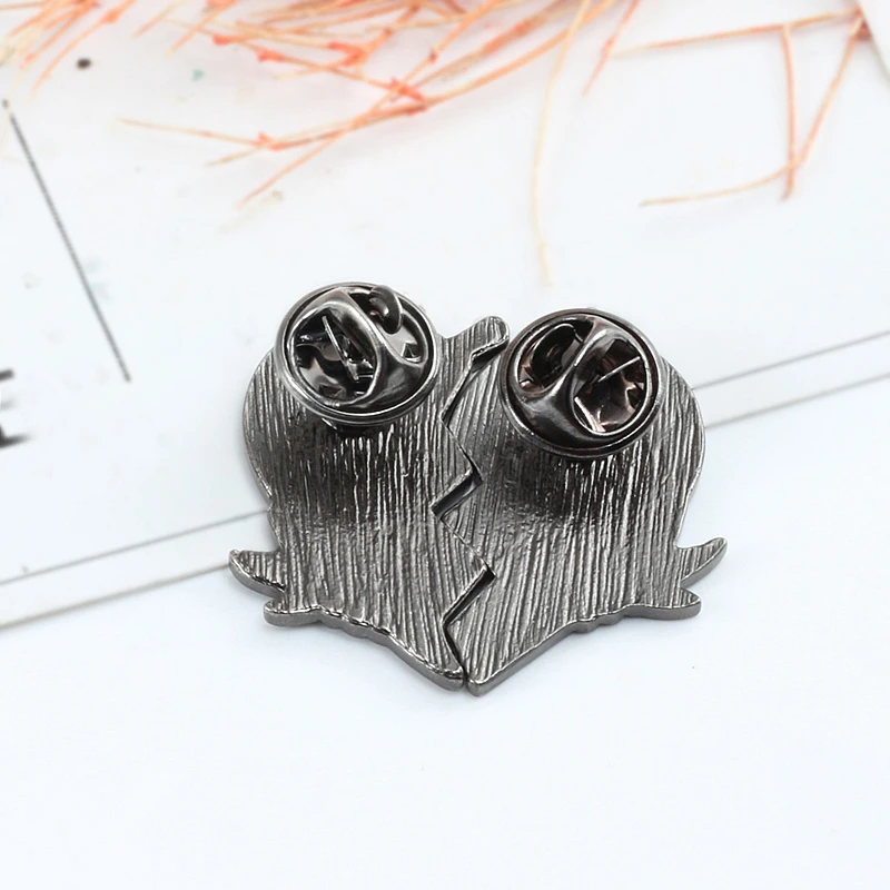 2pcs/set Broken Heart Enamel Pins Creative Wine Pizza BEST BUDS Smoke Brooches Clothes Bag Lapel Pin Badge Lovers Friend Jewelry