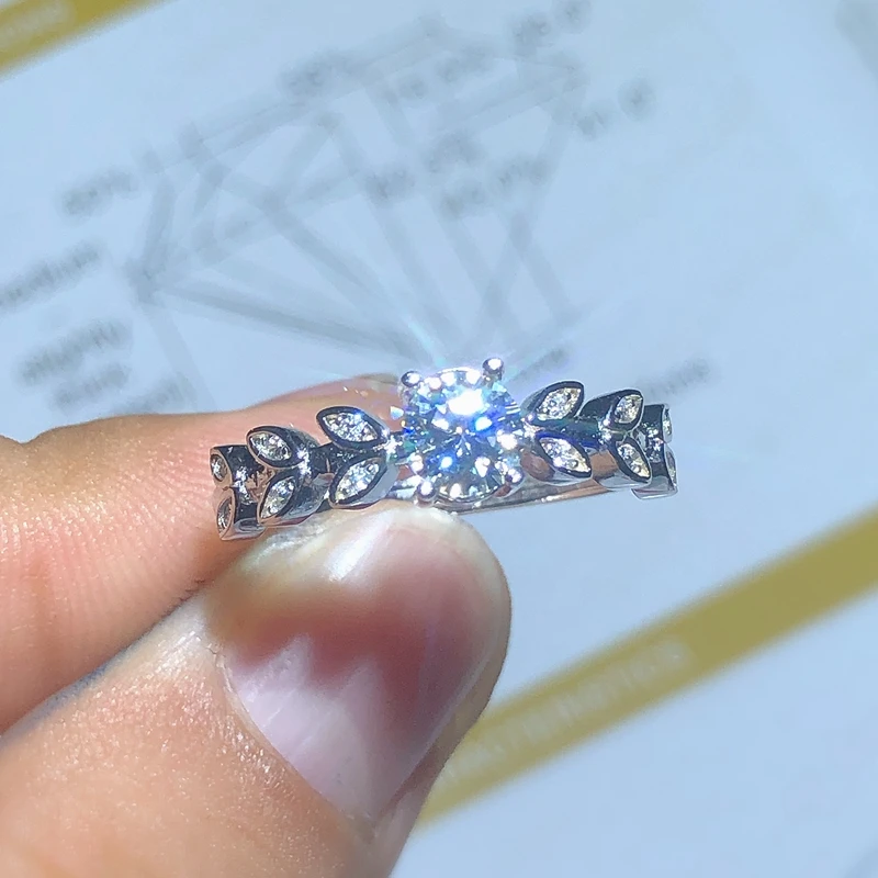 New Product Promotion Moissanite  0.5ct  Hardness 9.3, diamond substitutes, can be tested by instruments. Popular jewelry