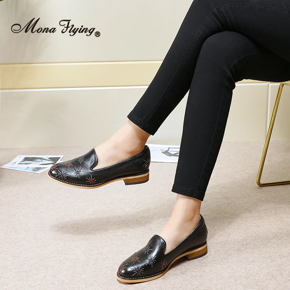 Mona Flying Women mocassini Penny in vera pelle fatti a mano con punta a mandorla Casual Slip On scarpe basse con ricamo per donna L068-1