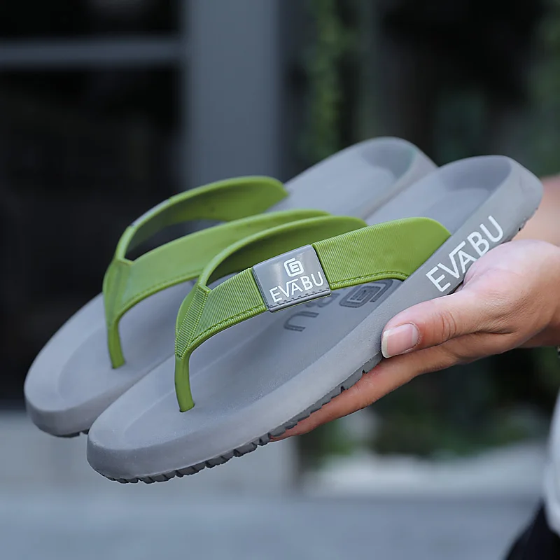 Heiße Neue Stil herren Outdoor Freizeit Strand Sandalen Hausschuhe Super Weiche Super Licht Kühlen Flip-Flops Größe 39-45