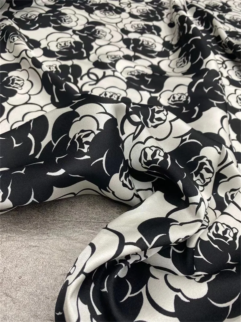 Explosive Fashion Fabric Black and White Camellia Print Twill Stretch Silk Fabric High-end Dress Shirt Sewing Handmade Div Woven