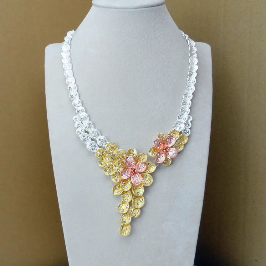 Yuminglai Beautiful Flower Necklace Dubai Jewelry Sets for Women  Three Tones  FHK7026