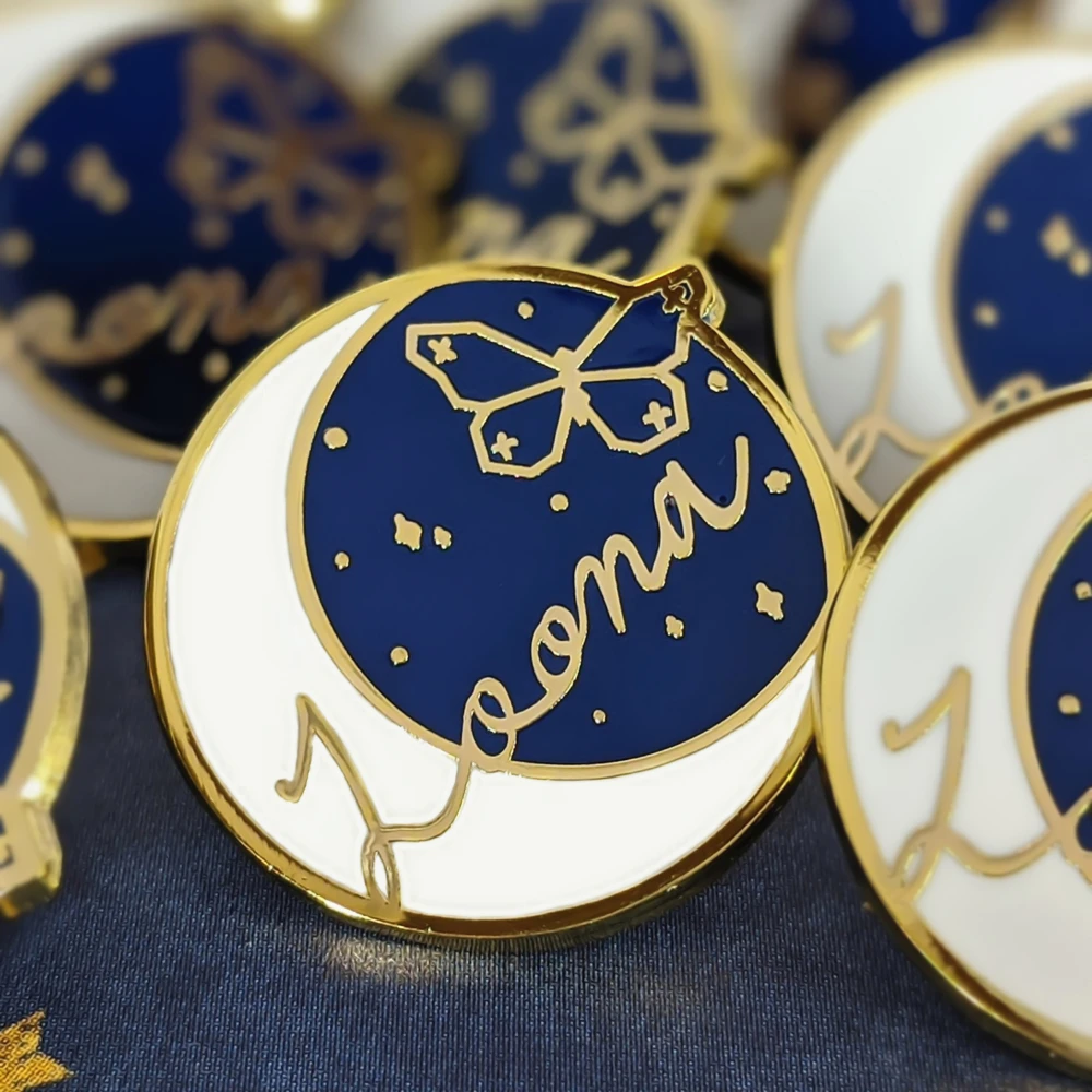 

Exquisite Loona Hard Enamel Pin Beautiful Starry Sky Round Golden Brooch Cute Cartoon Animal Butterfly Medal Jewelry Unique Gift