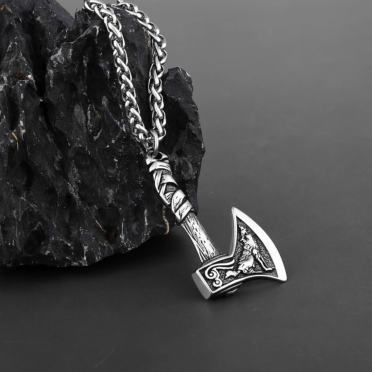 Vintage Boutique Stainless Steel Viking Wolf and Odin Crow Axe Necklace Men\'s Pendant Jewelry Birthday Gift Wholesale