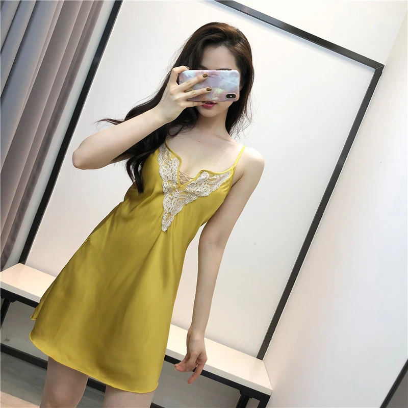 

Spring and summer flirting short skirt sex appeal nightgown thin strap chest pad Japanese nightdress deep V-neck temptation robe