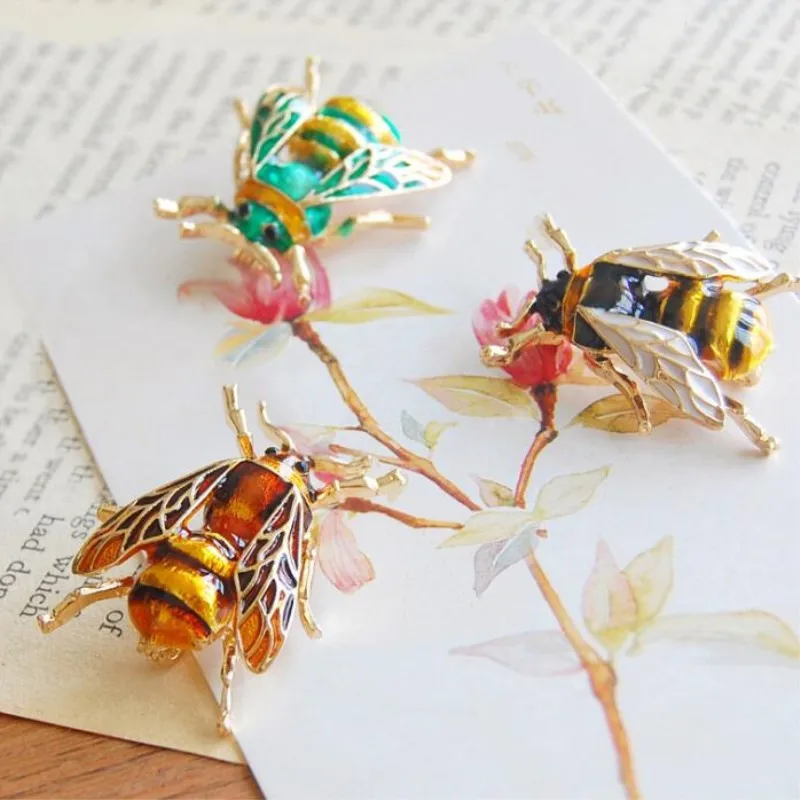XM016 Cartoon Drip Oil Personality Animal Honeybee Insect Metal Brooch Pin Jewelry Wholesale